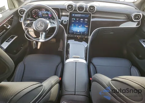 2024 Mercedes-Benz Glc 300 4Matic z USA, uszkodzony, nr VIN W1NKM4HBXRF228083